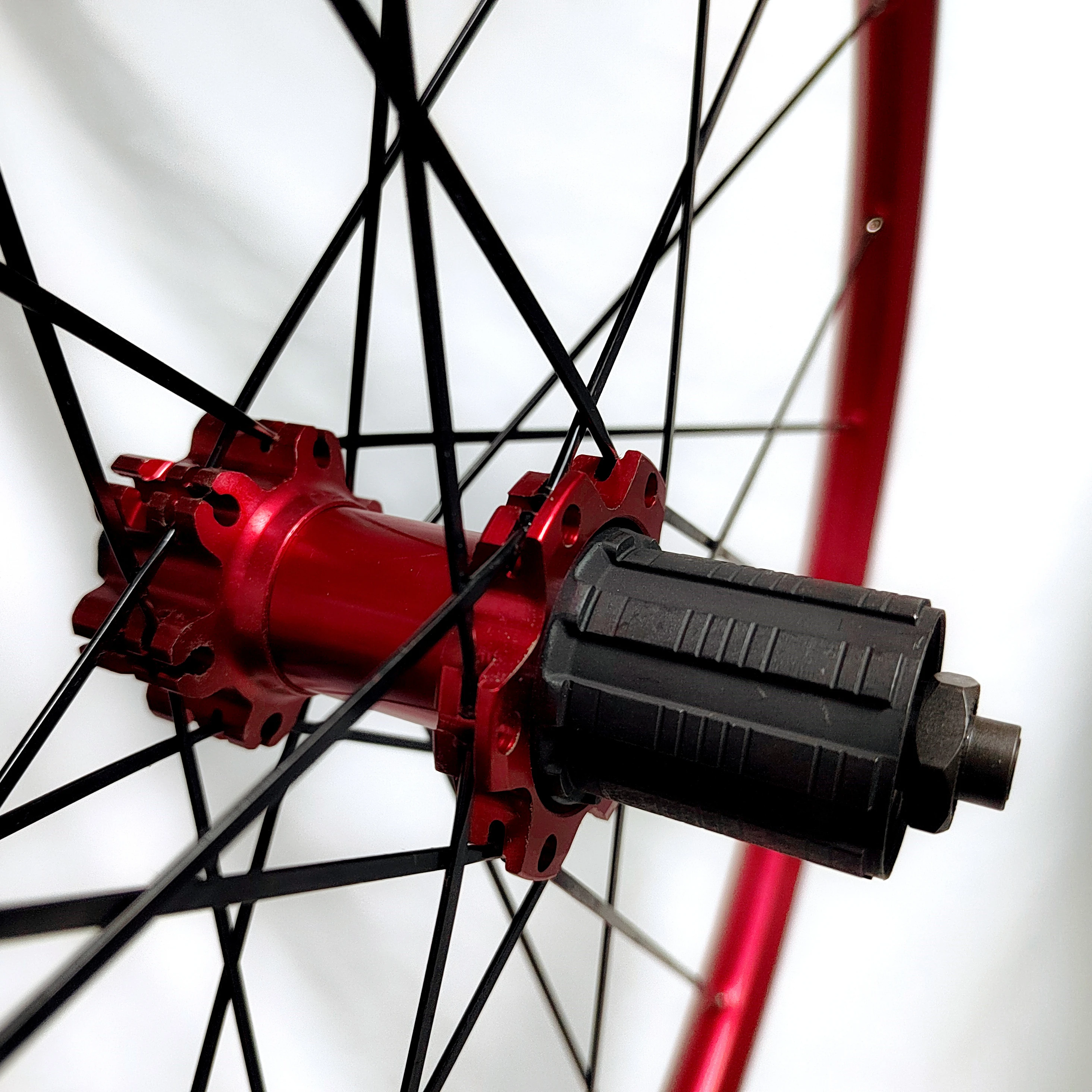 OEM Mountain Bike Wheels with Red Rims and Hubs 26/27.5/29 Inch Carbon Fiber Clincher Wheelset with Disc Brake System