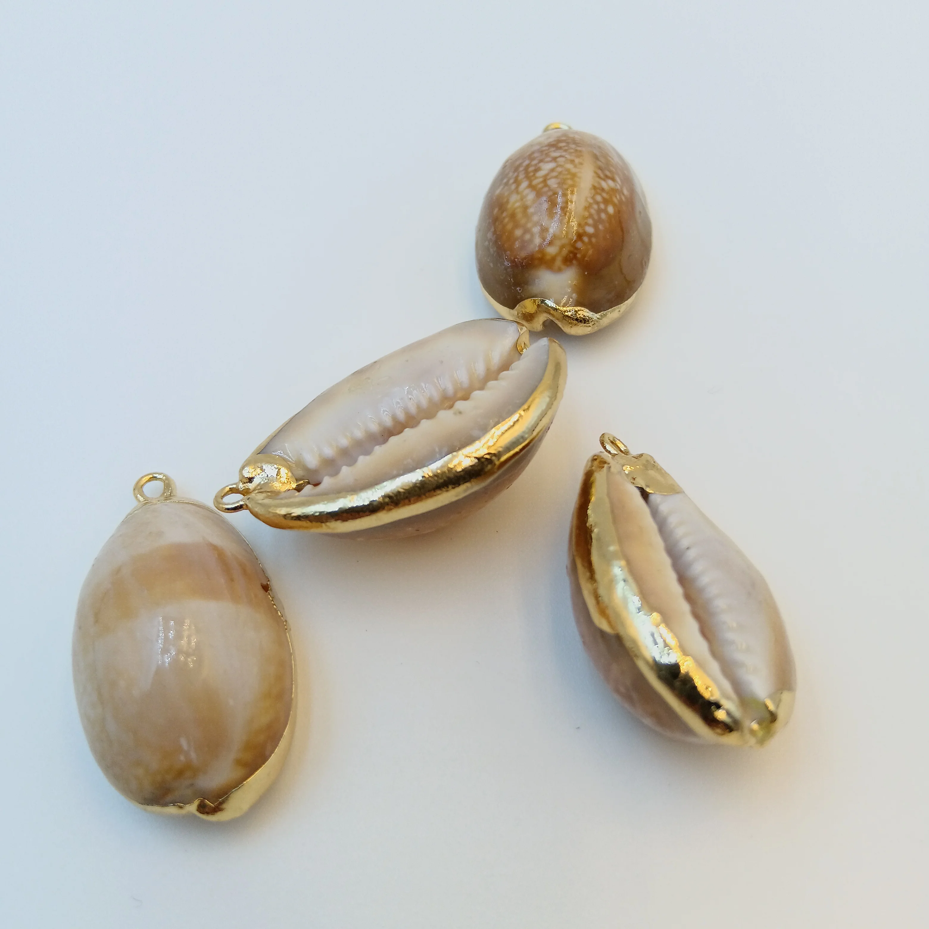 New Approach Fashionable Various Real Beach Conch Natural Gold Dipped Shell Necklace Lovely Tiny Cowrie Shell Pendant Charms