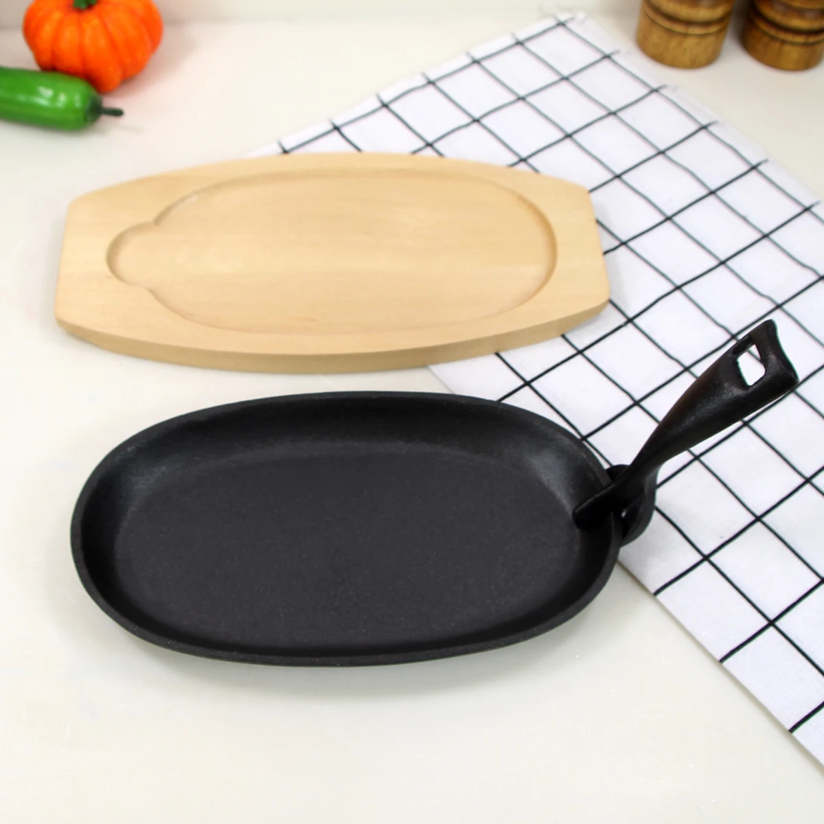 Oval Pre-Seasoned 24x14cm Cast Iron Hot Skillet Plate Sets Non Stick Fry Grill Sizzling Steak Pan with wooden base