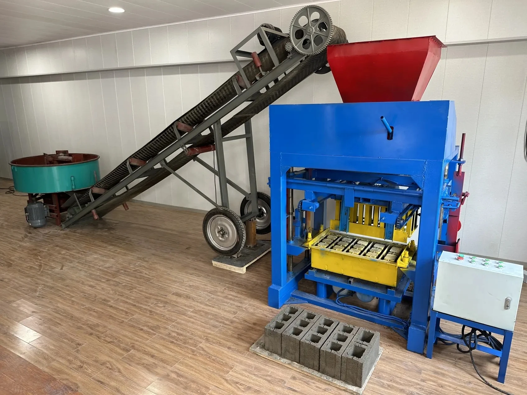The Best-selling 4-40 Hopper Type Brick Making Machinery Popular in Africa Hollow Cement Block Machine