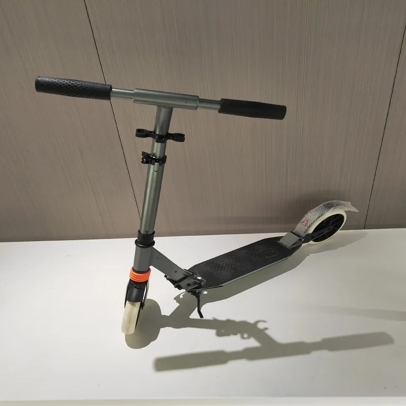 New Scooter Aluminum alloy two-wheeled youth city scooter Brand Absorbers Adult 200mm Large Wheel Kick Scooter