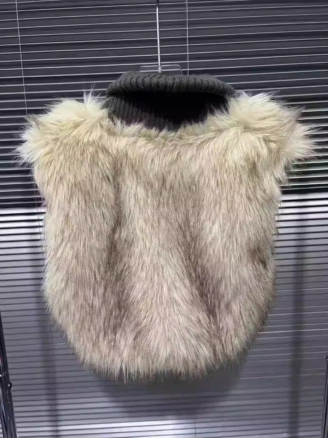 Fashion Gliet Crop Short Coat 2024 New Design Women Knitting Vest Faux Fur Sleeveless Vest