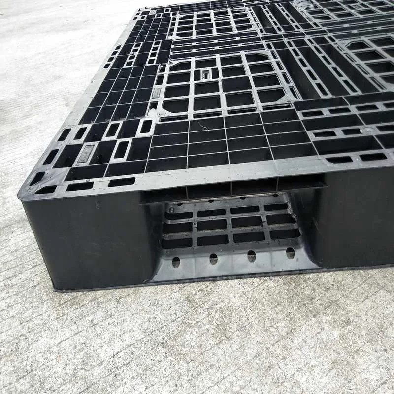 1300 * 1100 * 140 Mm Injection-molded Plastic Solid Single Side Black Nestable Plastic Pallet For Exports