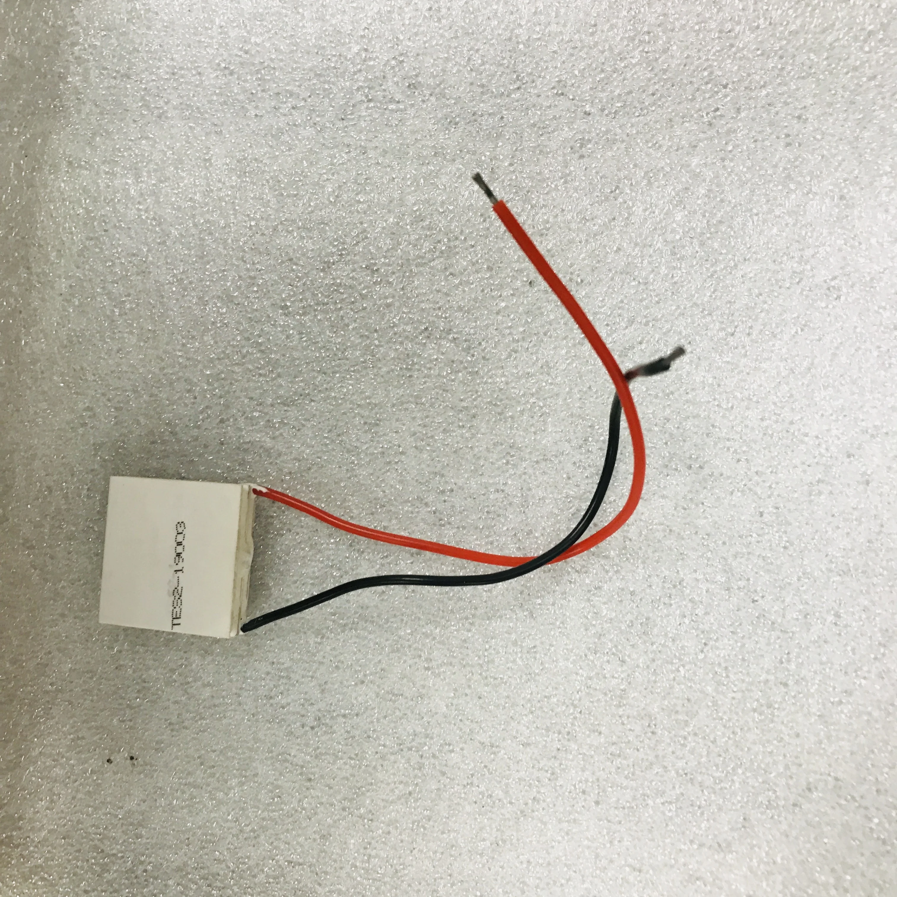 
TEC Термоэлектрический TEC2-19003 16V 30X30mm Термоэлектрический охладитель модуля Пельтье 