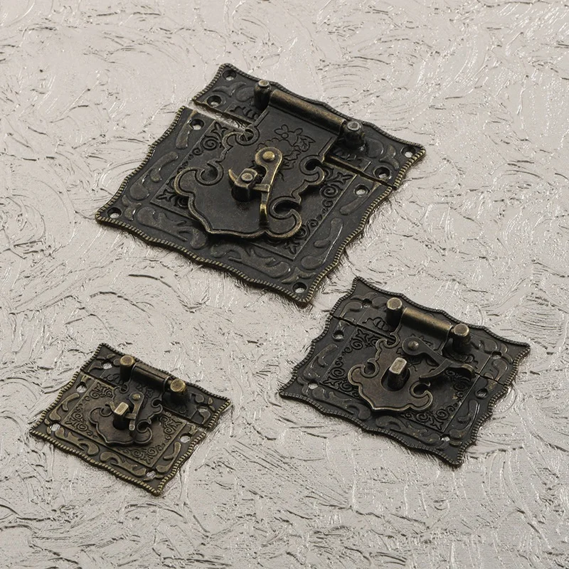 Exquisite Chinese Antique Packaging Box: Zinc Alloy Retro Box Buckle Set for Gift, Wine, and Luggage Accessories