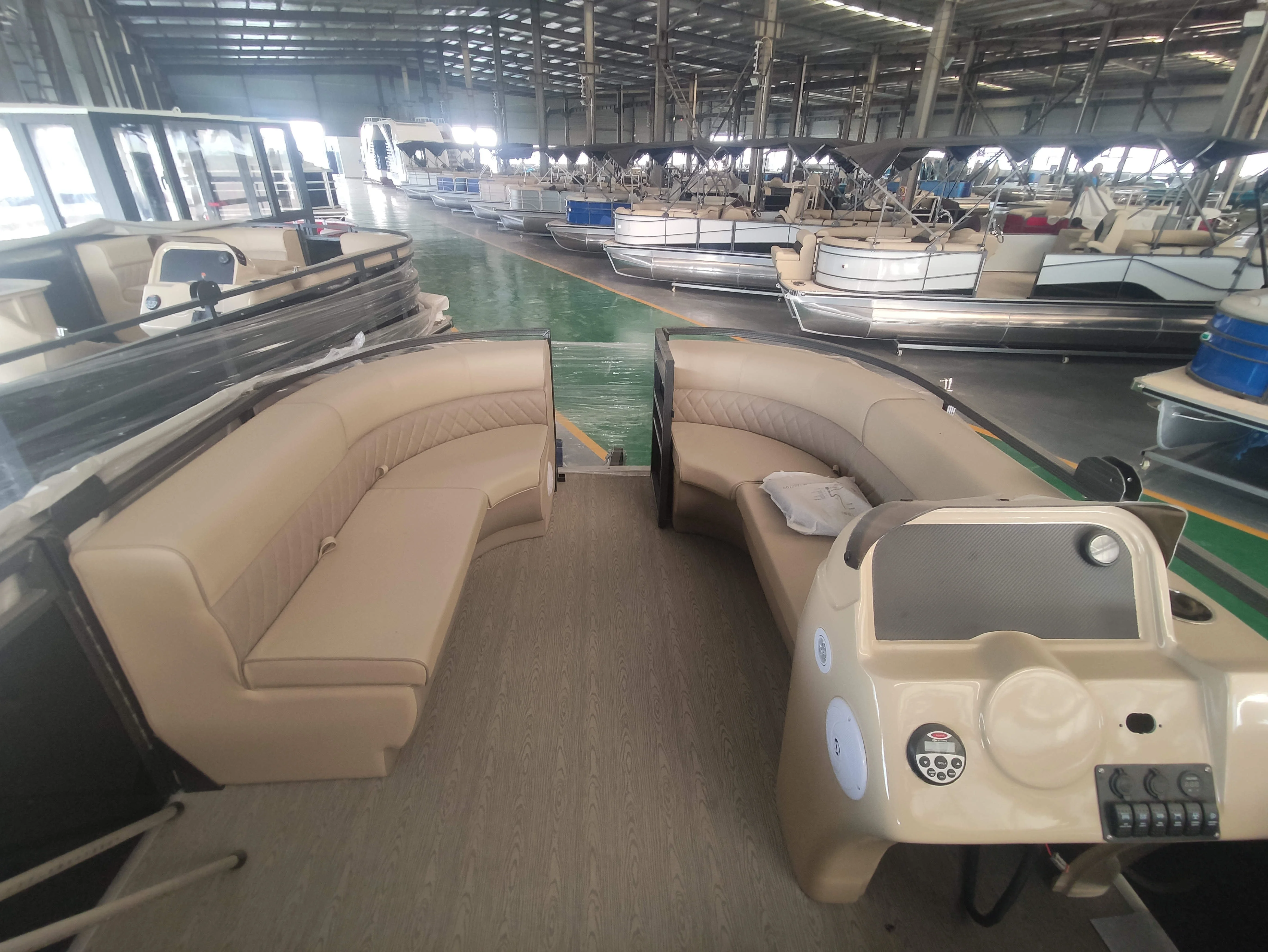 China gospel pontoon boat 6m sport yacht 4.5m centre console aluminium boat with motor