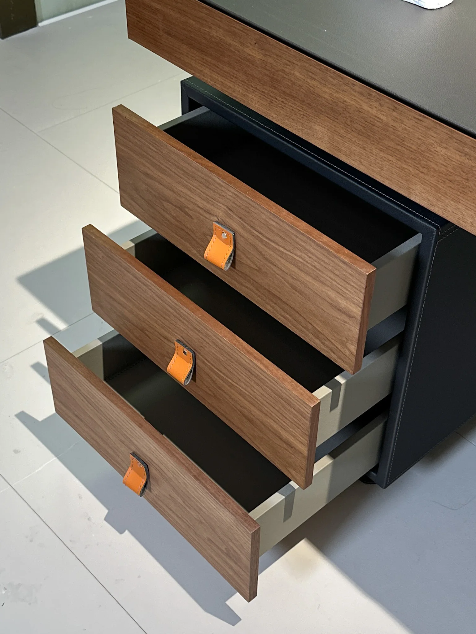 Stylish Nordic Office Study Room Desk Italian Executive Desk Modern Office Furniture Home study table for adult table for study