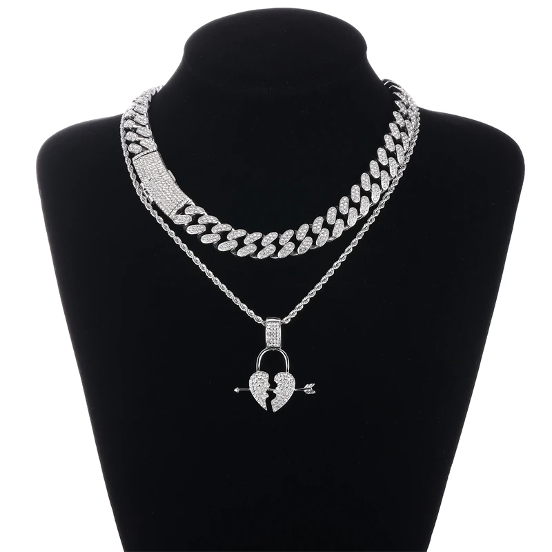 2024 new alloy Hip Hop Full Diamond Fashion Broken Heart Lock One Arrow Through Heart iced out Pendant Necklace Set Jewelry