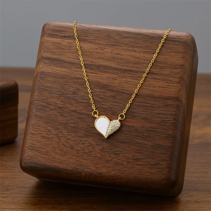 Korea Designed Heart-Inlaid White Shell Pendant Necklace 18K Gold-Plated Clavicle Chain Stainless Steel Jewelry for Women Gifts