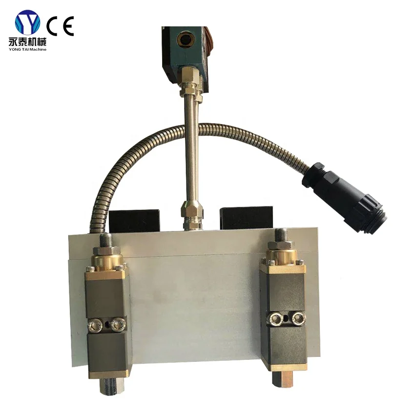 Double heads linear spray gun