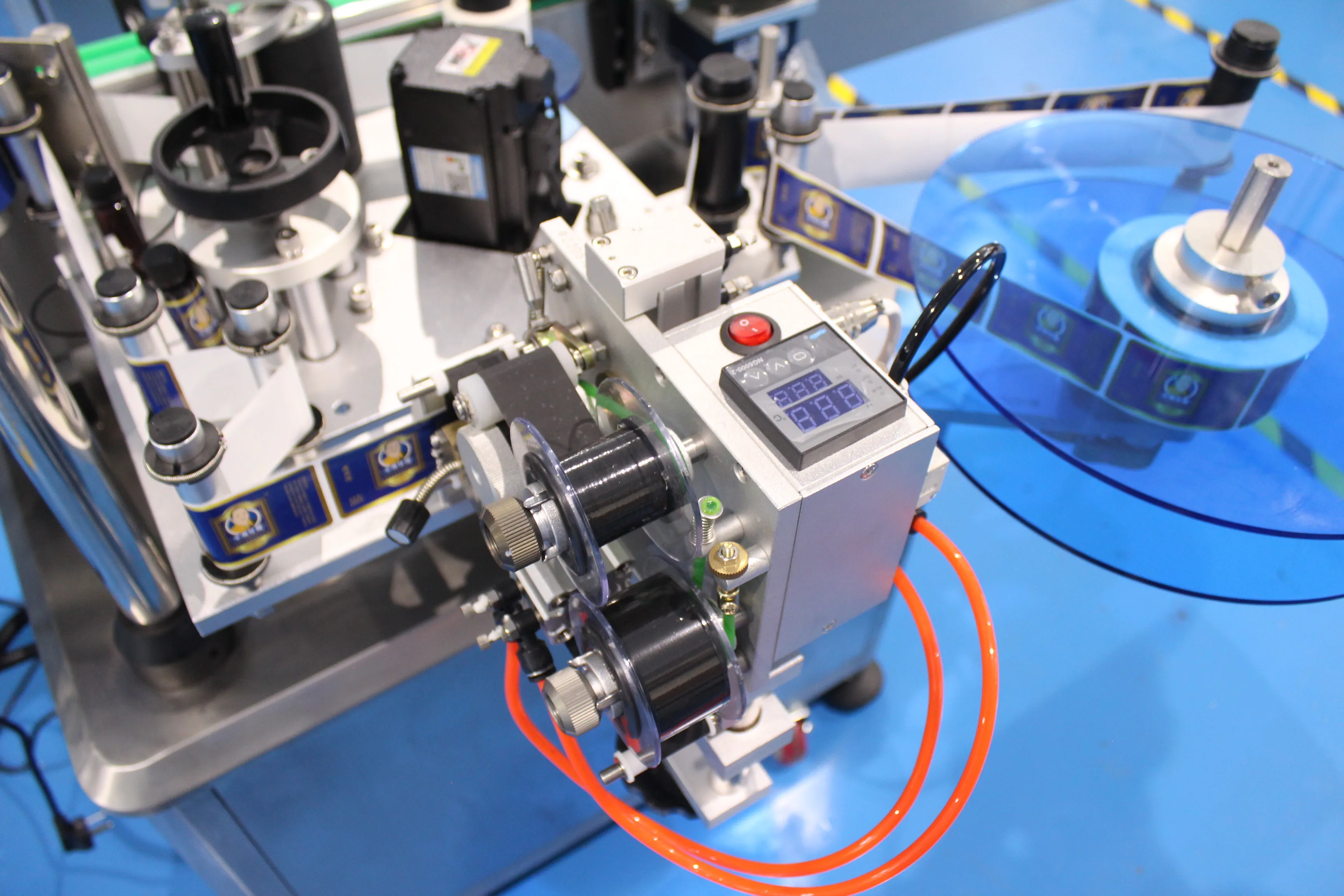 Automatic Plastic Pet Round Bottle Glass Jar Labeling Label Sticking Machine