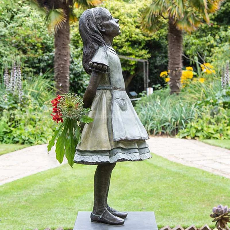 Custom Bronze Garden Sculpture Life Size Girl Sculpture