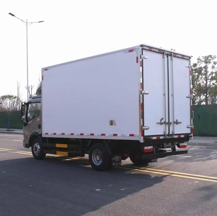 Favorite Box Type Refrigerated Truck for Transporting Fruits and Vegetables