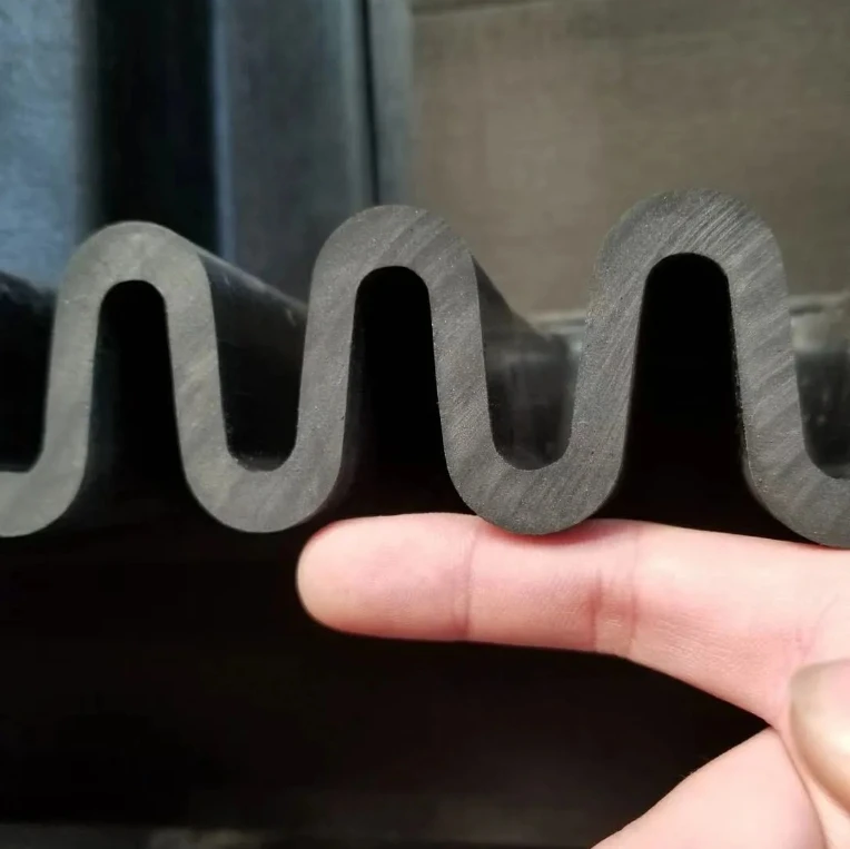Super high quality Vertical Wave Rubber Sidewall Corrugated Conveyor Belt for Wall Stand