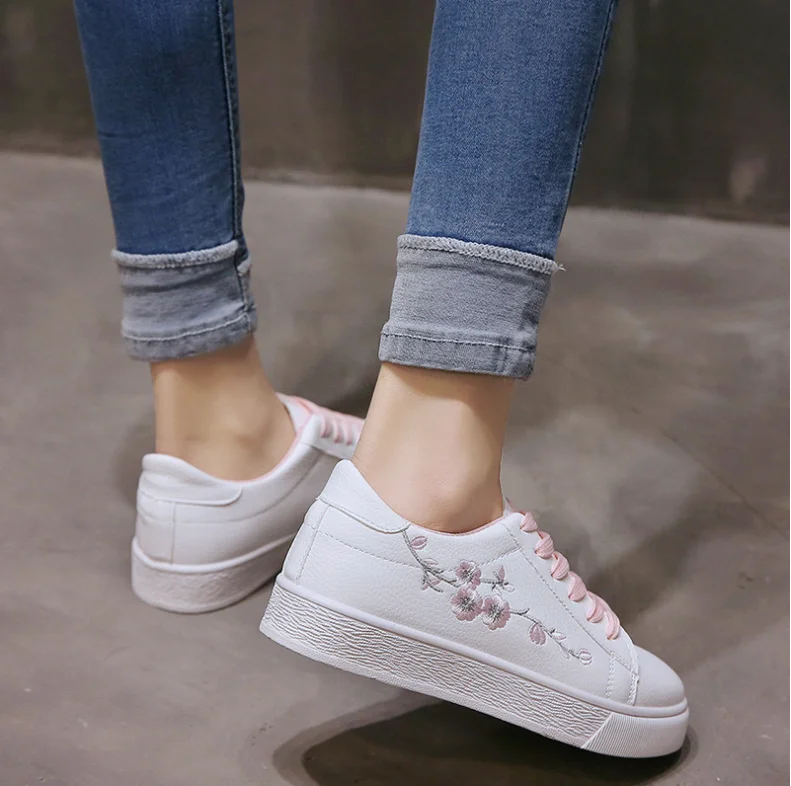 Ladies Casual Shoes Embroidered Fashion Student Shoes