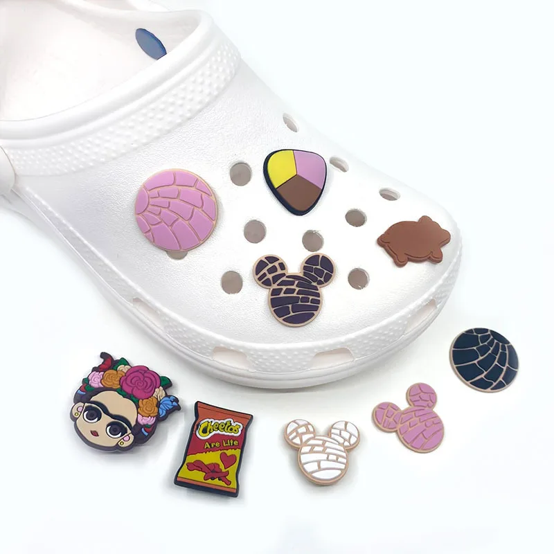 The latest hole shoes PVC accessories garden clogs cartoon character shoe buckle