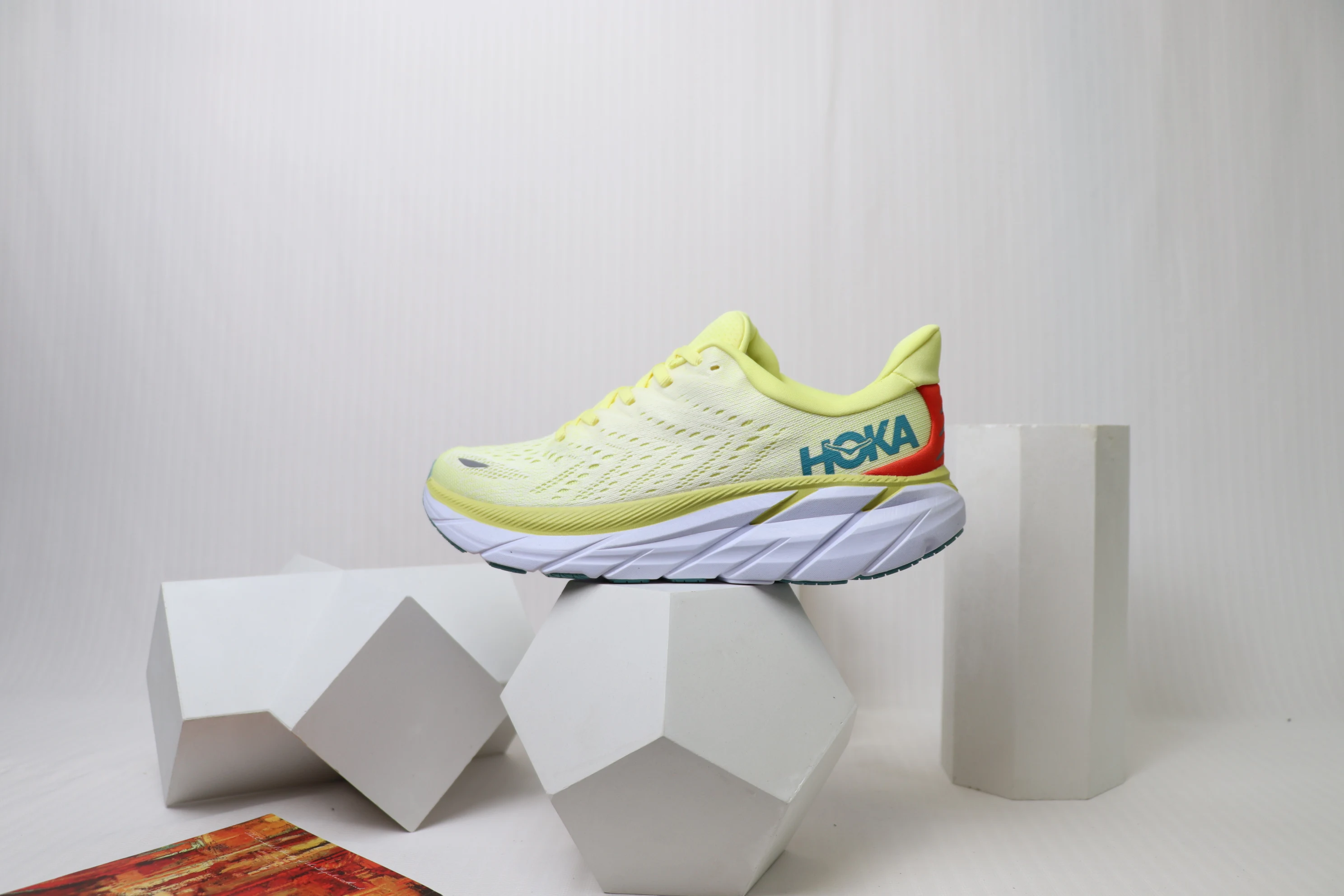 lightweight cushioned and bounceback to enhance running propulsion and create a new running Top quality New HOKAS Clifton 8