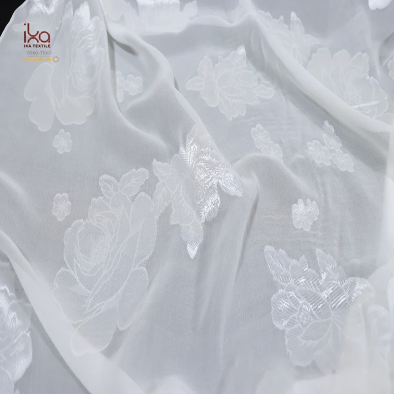 2024 Chinese Luxury White Floral Stock Custom Cotton Silk Cut Flower Jacquard Fabric for Dresses