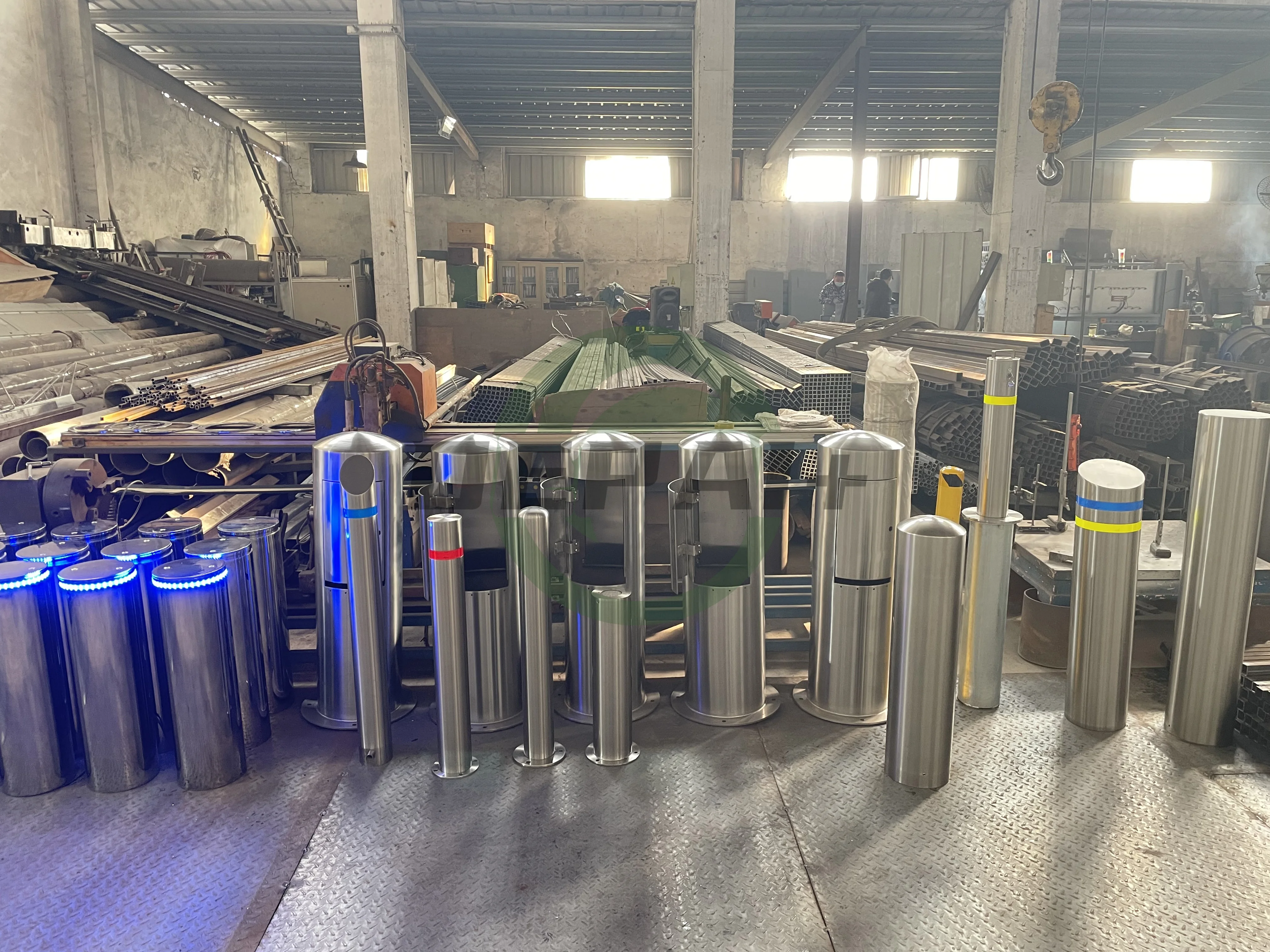 2024 Modern Patio Stainless Steel LED Traffic Security Light Bollards for Parks