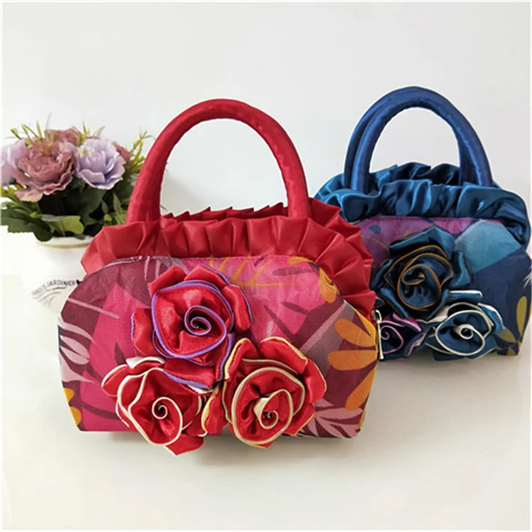 TLB-8R006   Handmade flower handbag ethnic embroidery vintage lady satin zipper makeup bag portable travel bag 2022