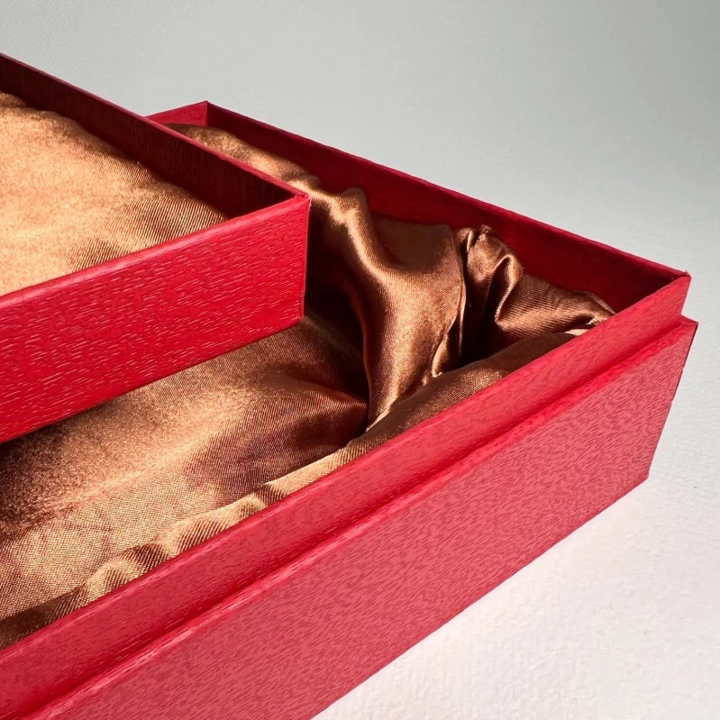 Custom logo luxury two pieces cardboard paper packaging removable lid rigid gift boxes with Silk Satin Lining