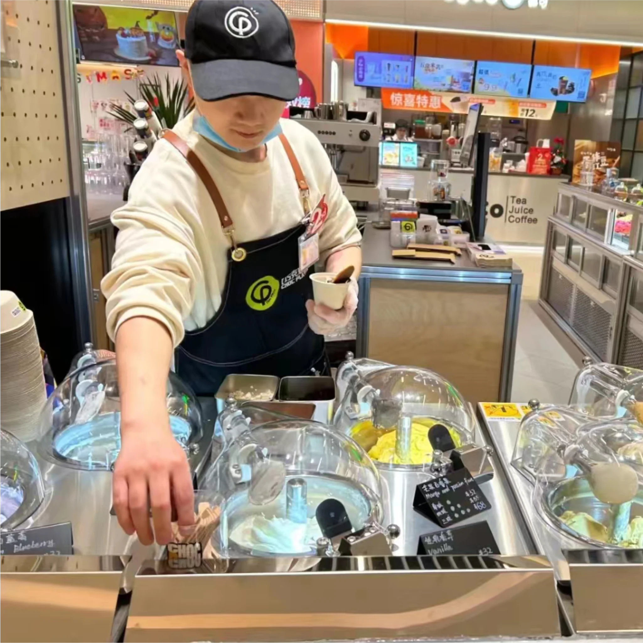 Affordable Price Ice Cream and Icy Machine Good Quality Ice Cream Vending Machine Automatic CE Anti-fog Gelato Icecream Machine