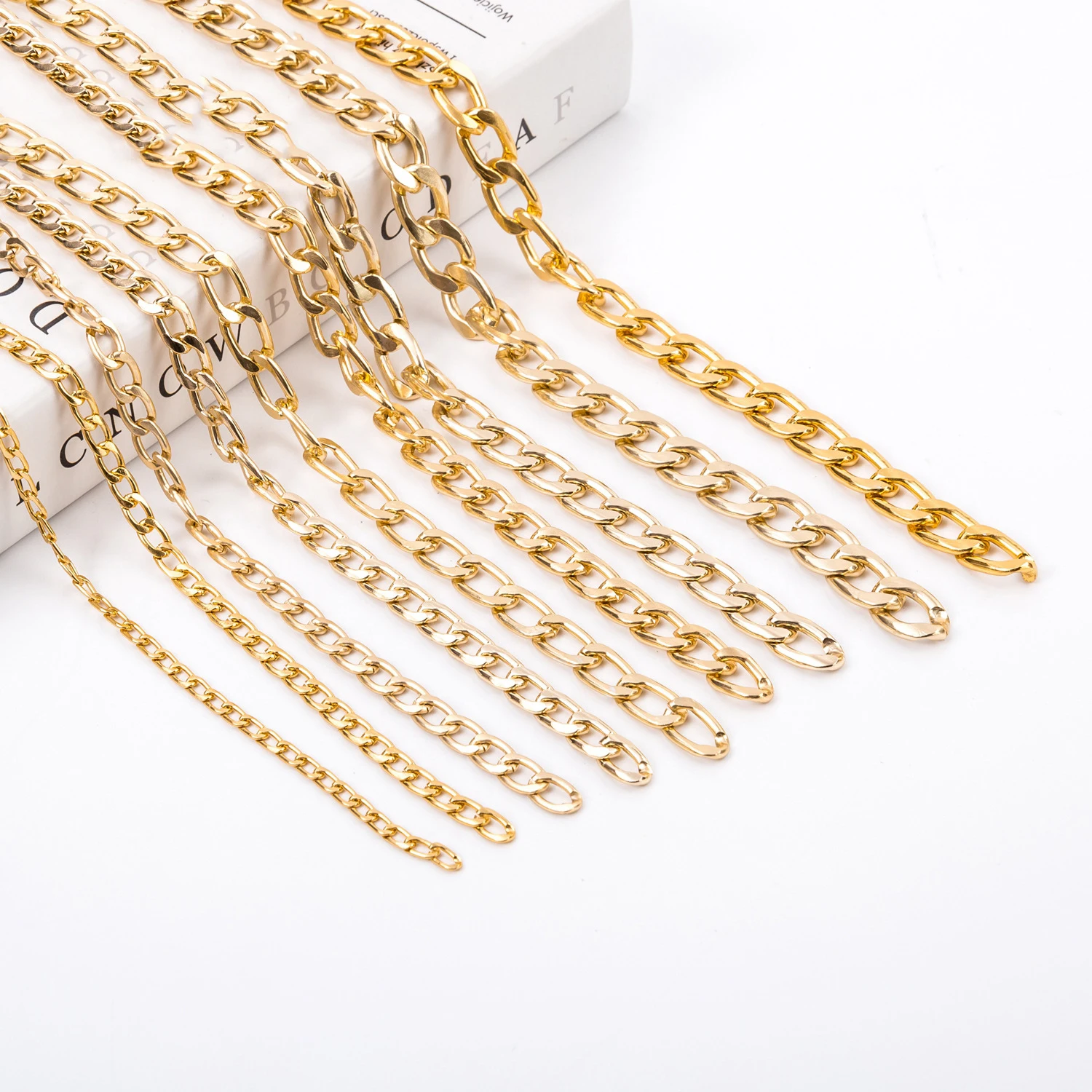 Wholesale Yiwu Jewelry Finding Supplier Iron Aluminum Golden Nickle Color Bag Chain Accessories Roll  Metal Chains