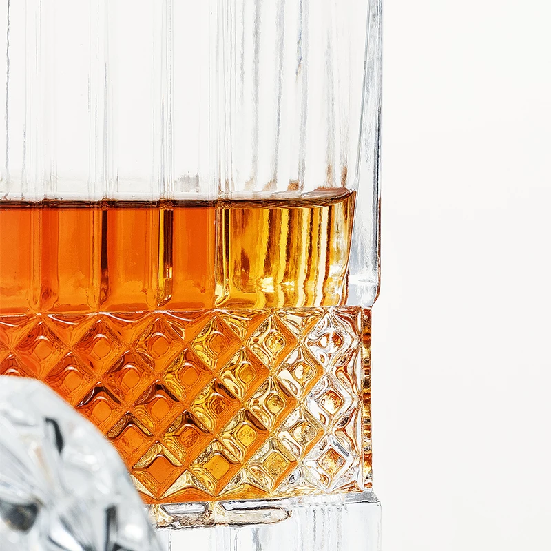 750ML Handcrafted Hot Selling Square Shape Exquisite Carving Clear Glass Spirit Bottle Whisky Vodka Wine Glass Decanter Bottles