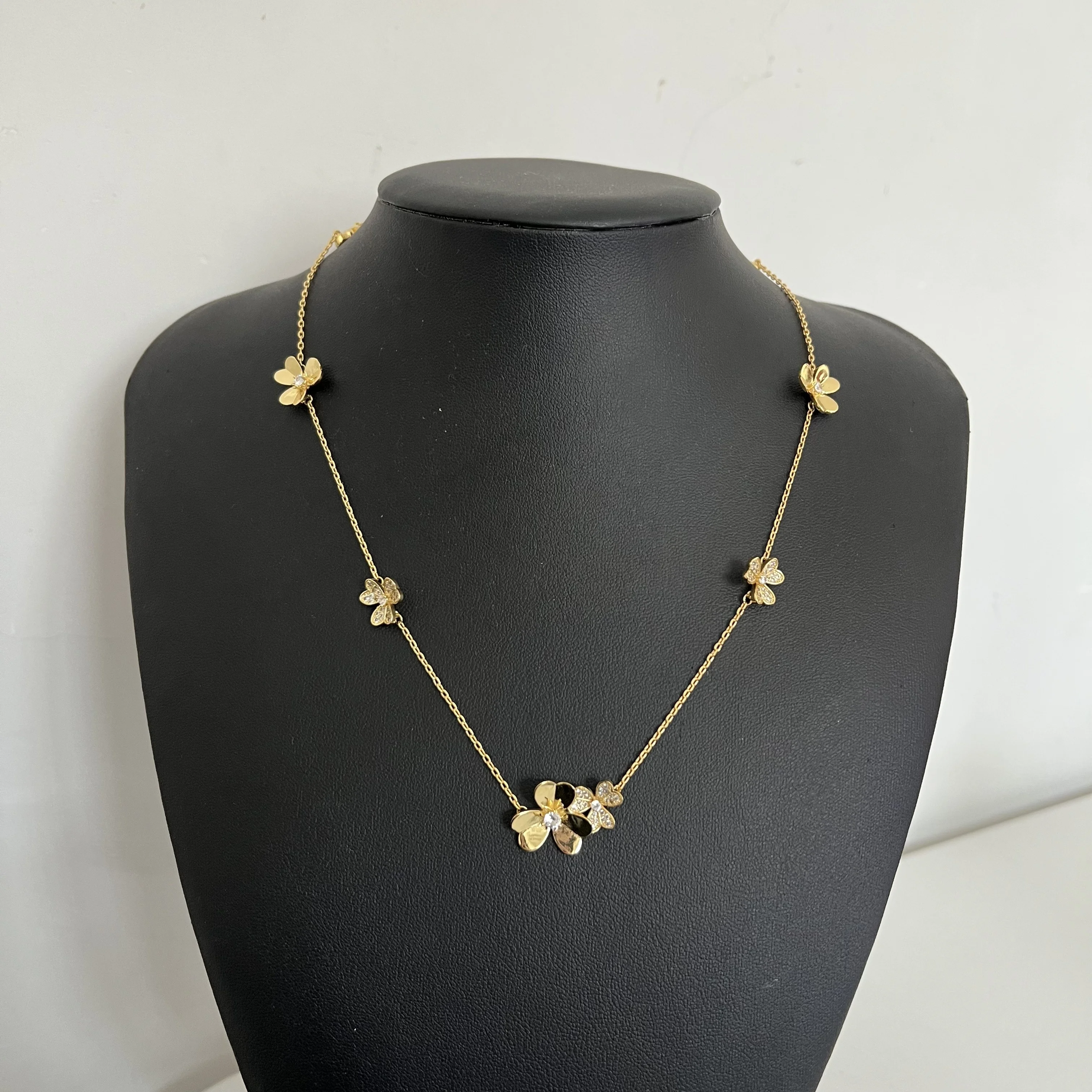 Newly launched zircon diamond platinum gold diamond necklace banquet flower pendant collarbone sweater necklace