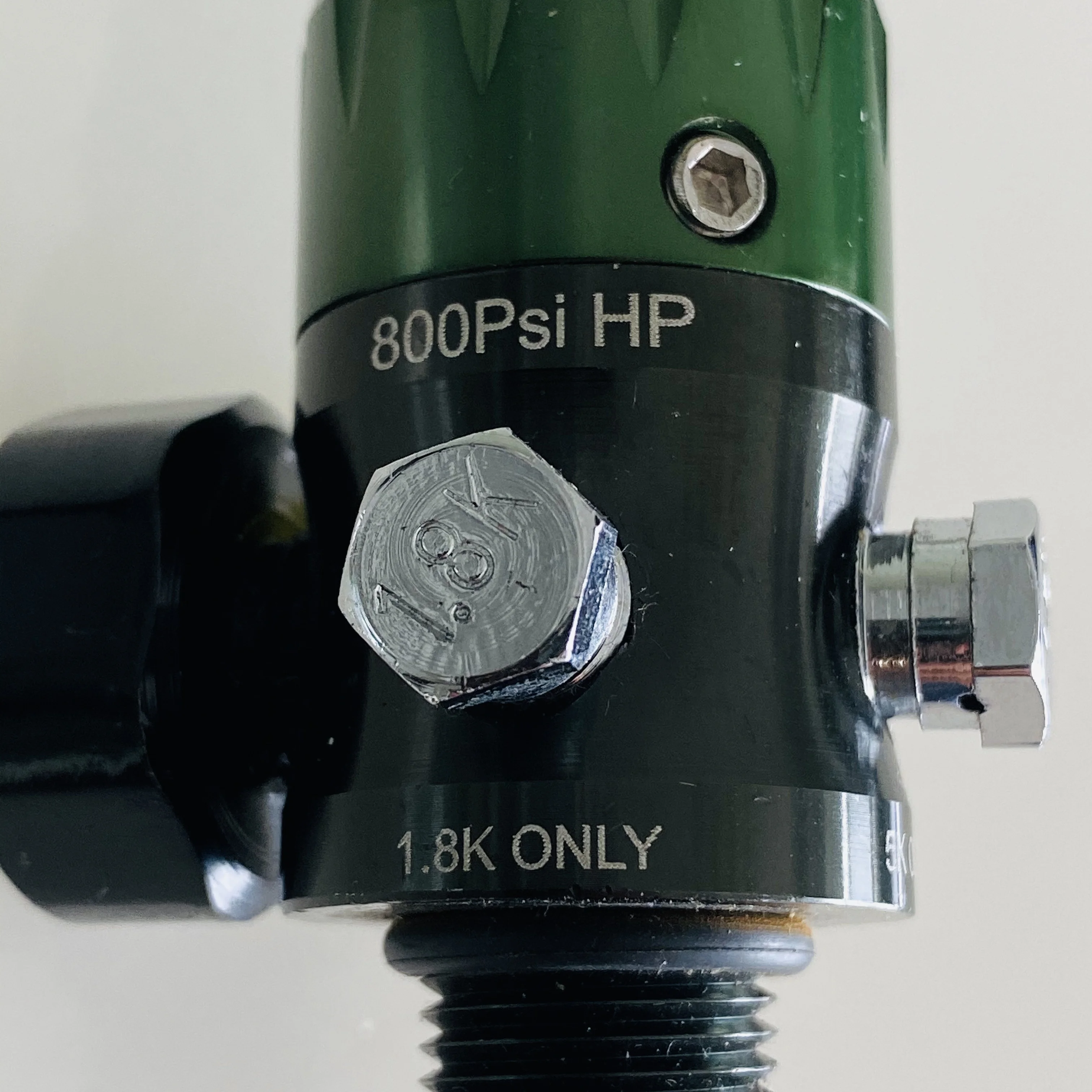 Paintball air tank gas pressure regulator 3000psi input with 800psi output