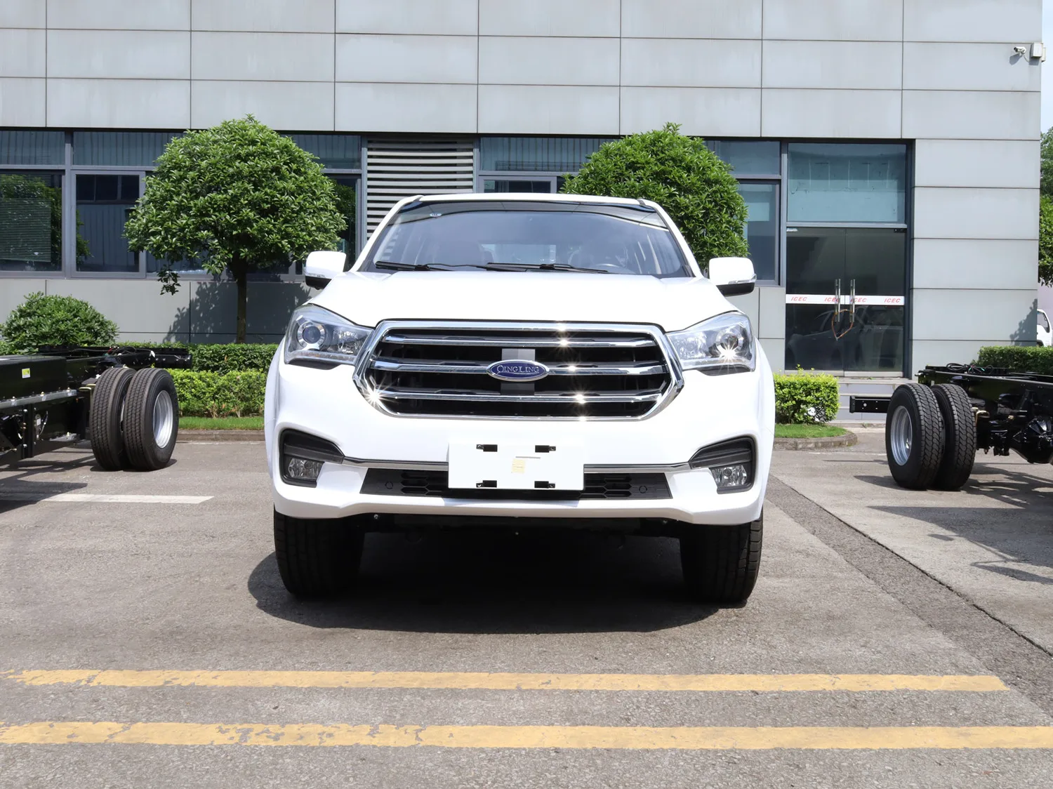 2024 new Chinese electric Qingling Motors brand new pickup trucks 3.0T  brand mini electric cargo truck pickups for sale