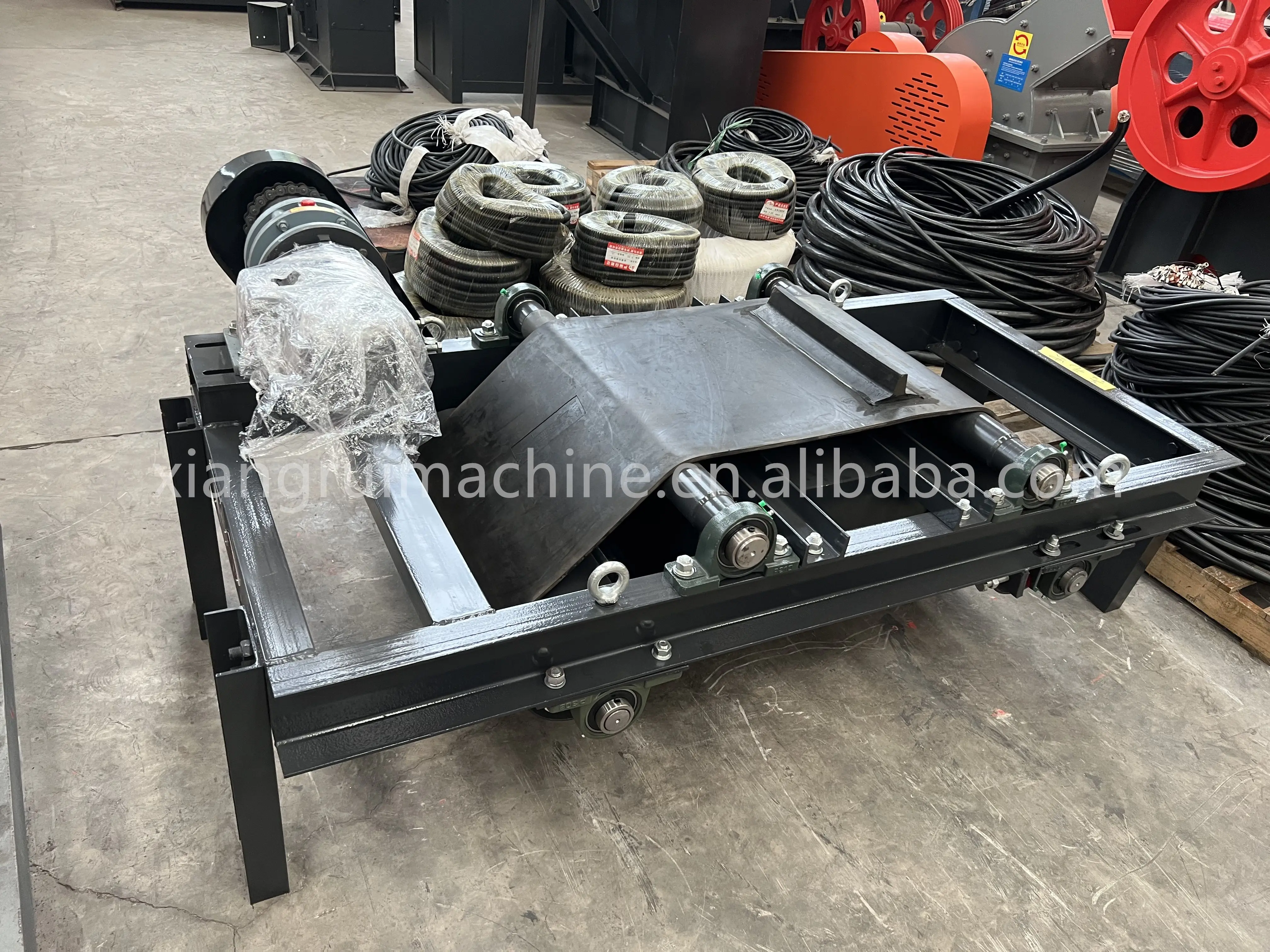 Hot Selling RCYD Conveyor Belt Magnetic Separator Suspended Permanent Magnet Iron Separator is used for iron separation
