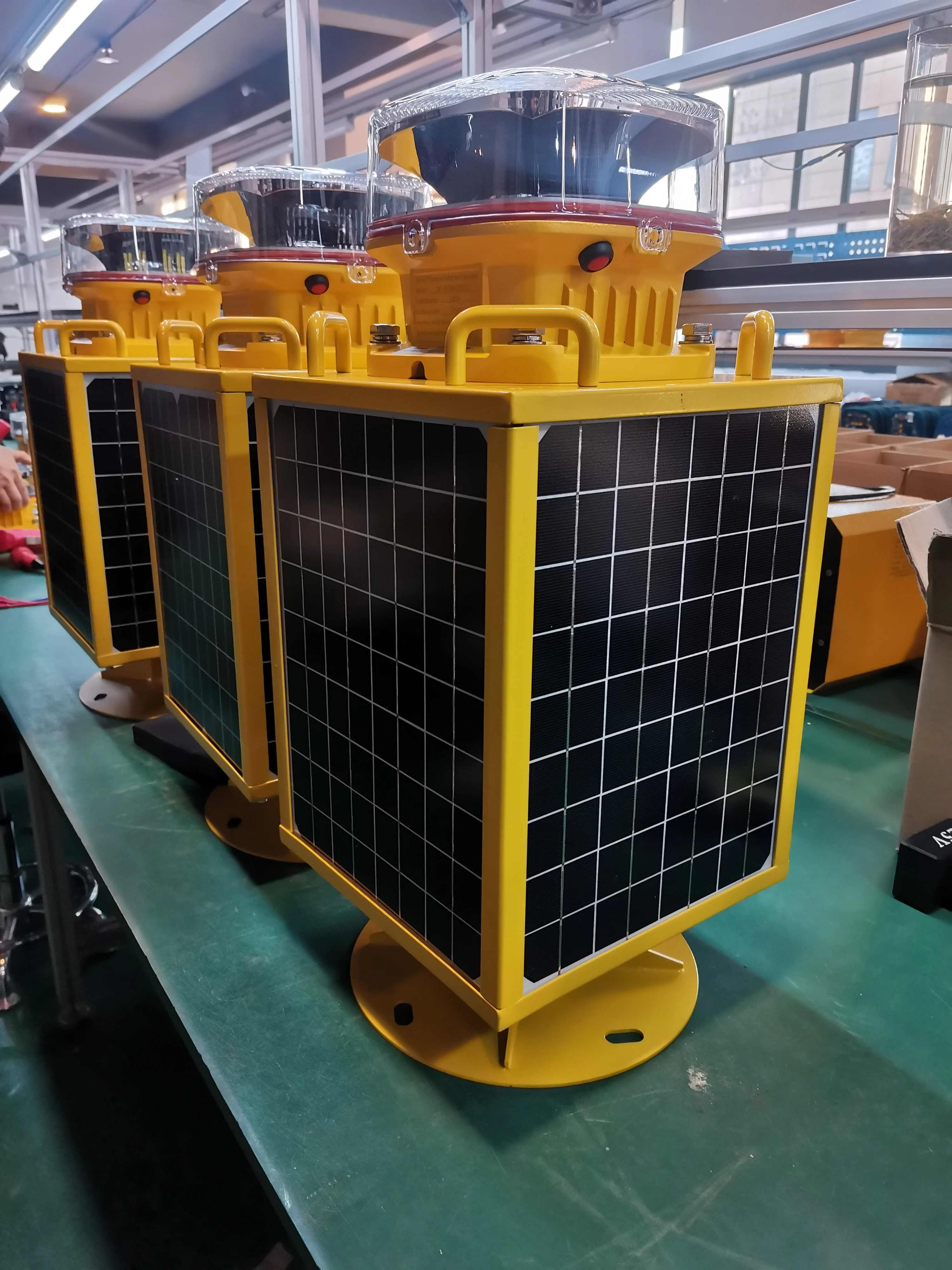 IP 67 Waterproof LED Solar Boat Side Marine Navigation Signal Lantern