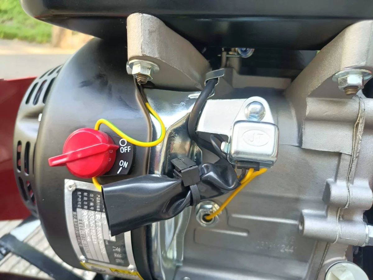 Industrial Grade 4-Stroke Petrol Lawn Mower Self-Propelled Feature 196cc Engine Displacement Cutting Steel Blade DIY Reel Mowers