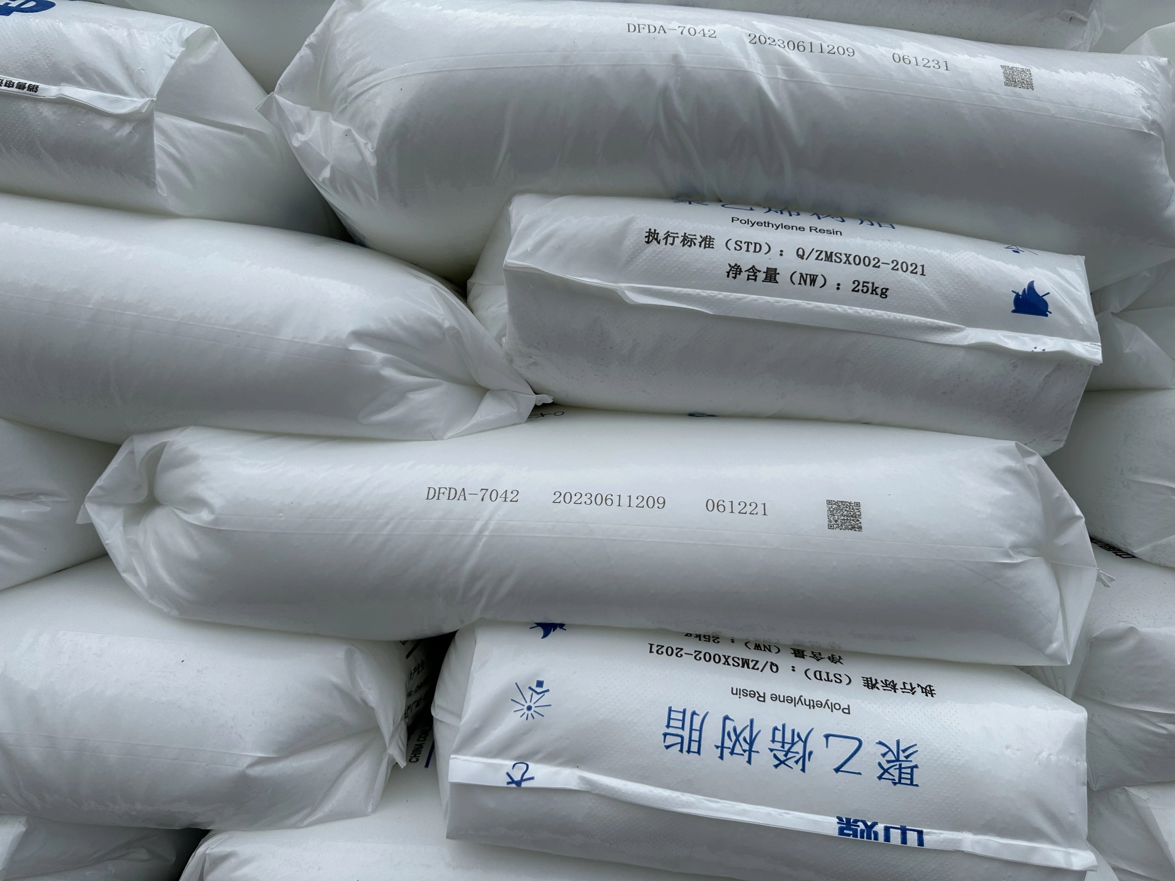 Низкотемпературная устойчивая Глянцевая тонкая пленка, китайский угольный DFDA-7042 Yulin LLDPE