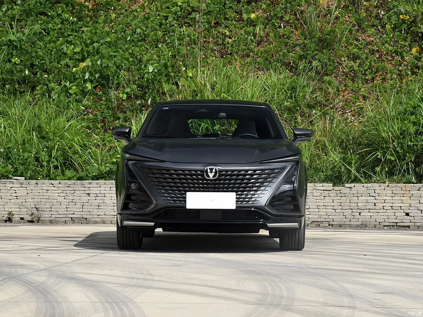 Ограниченный популярный бензиновый внедорожник Changan UNI-T 1 5 т 188 л.с. L4 2023 второго поколения подержанных автомобилей оптом