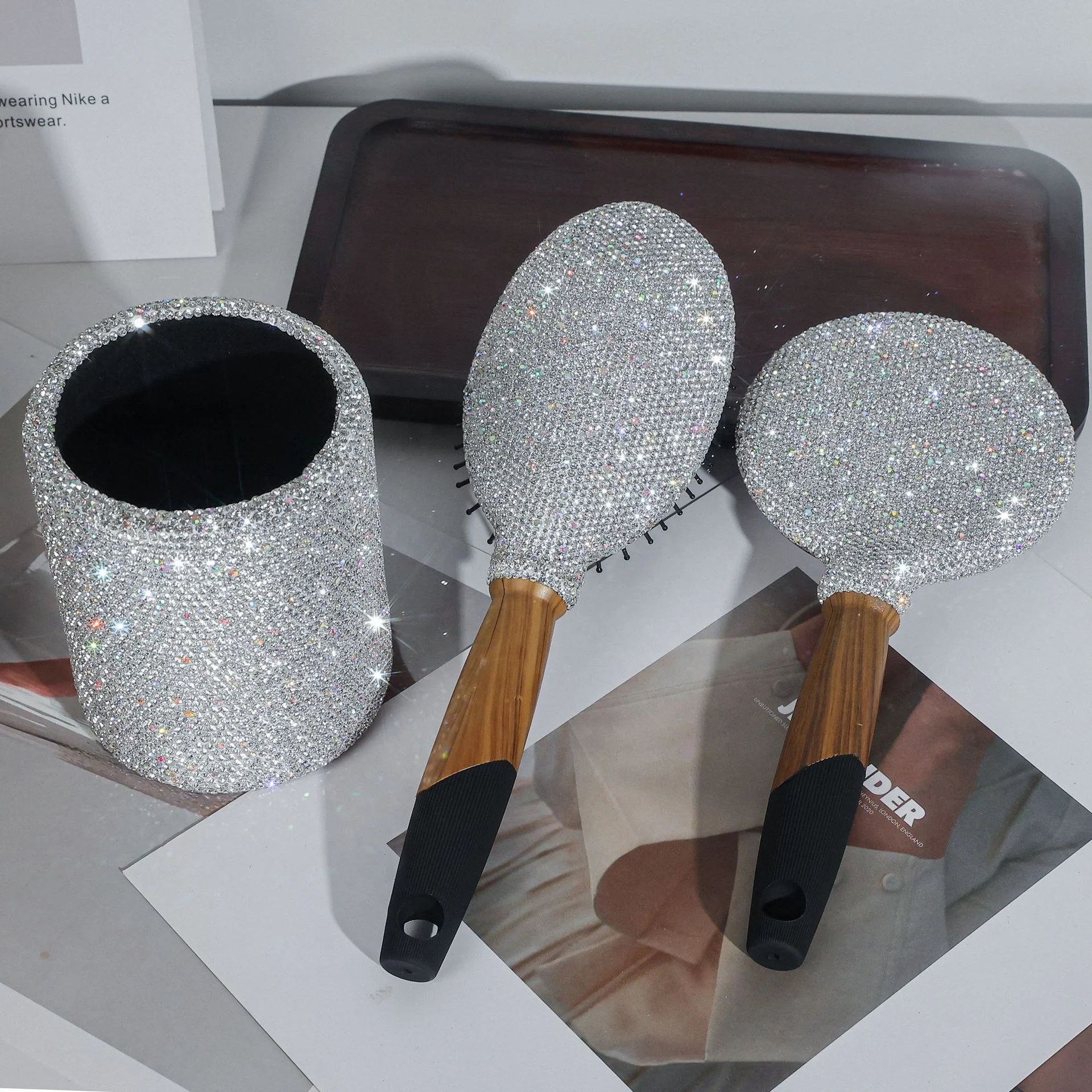 Luxury Diamond Air Cushion Comb Bling Diamond Rhinestone Makeup Handheld Mirror European Makeup Tools Makeup Brush Set Holder