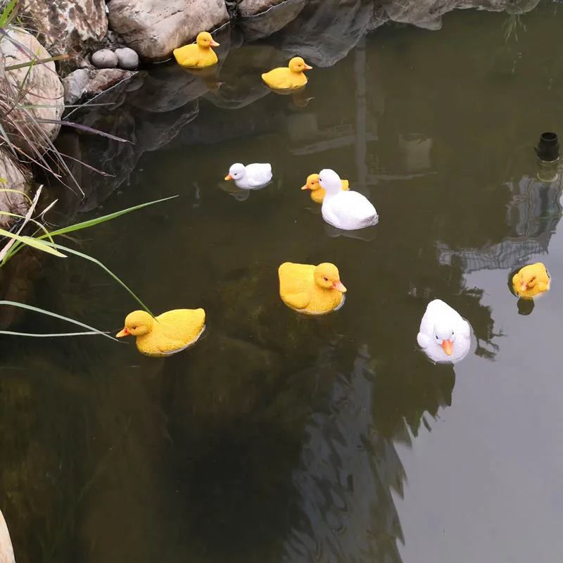 Wholesale resin figure floating pond decoration Resin Little Yellow Duck Sculpture Manufacturer Figurine Outdoor Ornaments