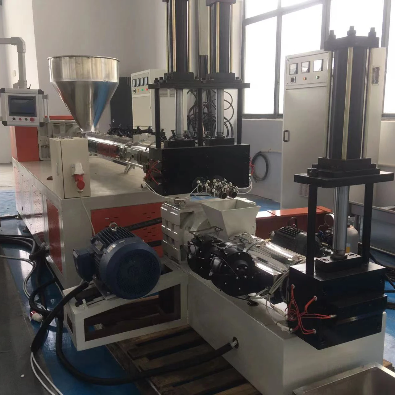 China alibaba low price plastic pellet making machine price