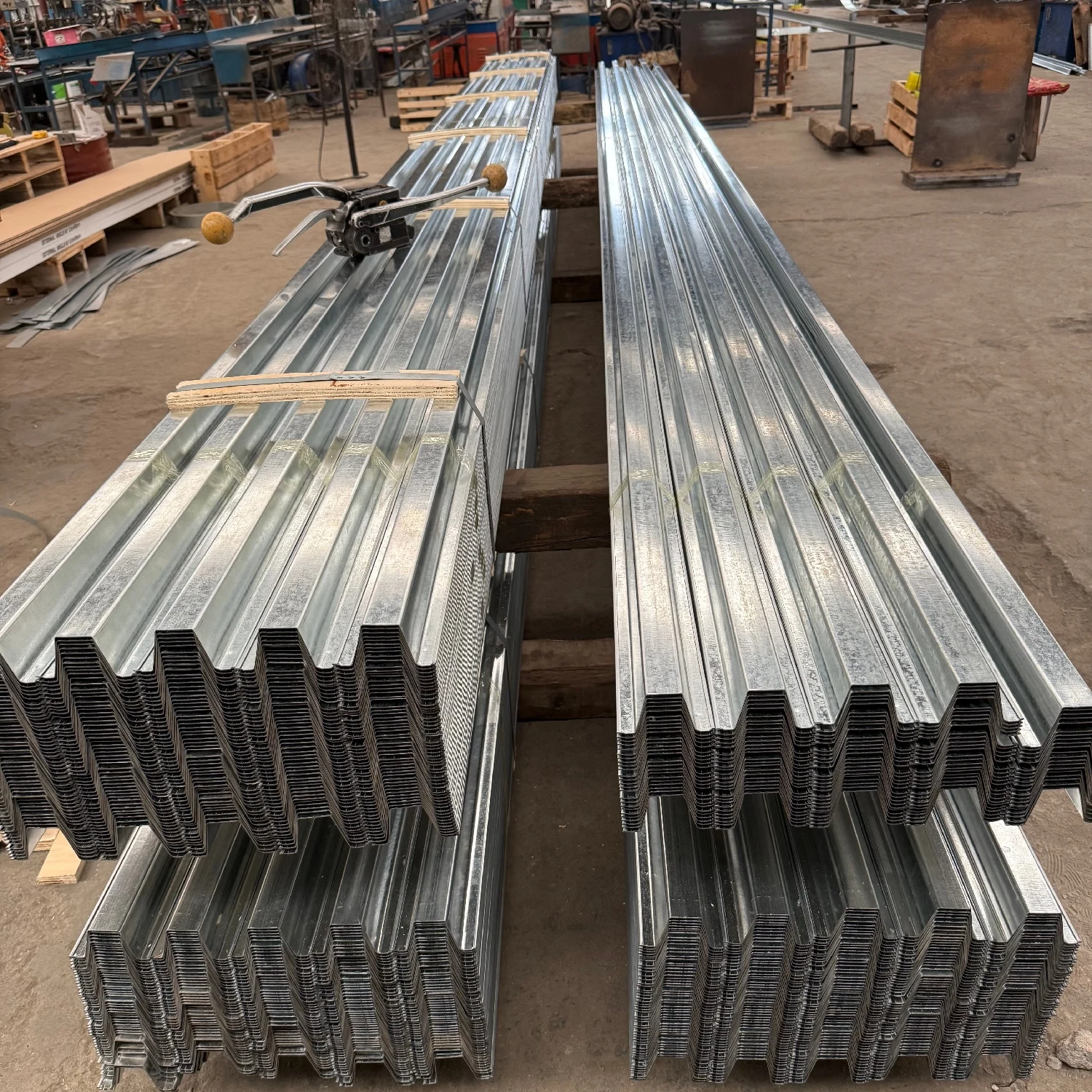 Стальные строительные материалы для проектов по строительству и инфраструктуре