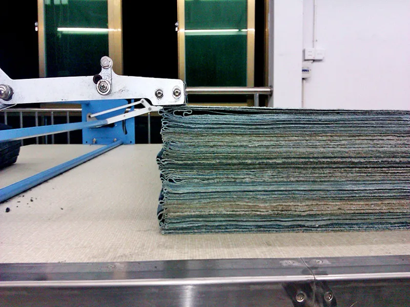 YINENG High Precision Automatic Cloth Spreading Machine Textile Apparel Machinery