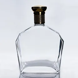 Manufacturer high quality 700ml glass bottles for brandy whisky brandy spirit glass bottle with cork crystal xo wine bottle