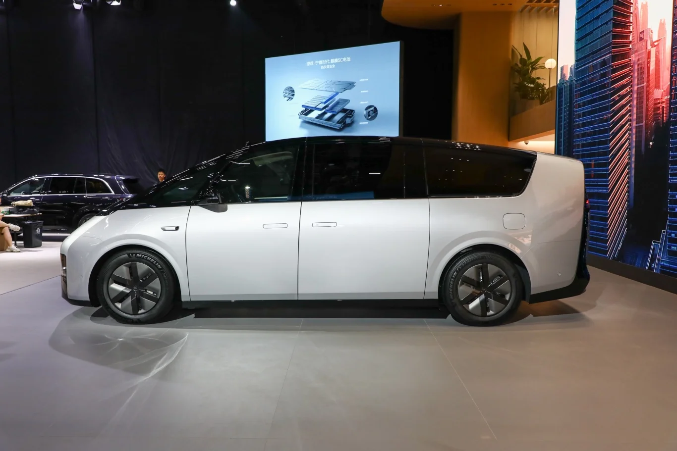 2024 lixiang MEGA Ideal luxury 7 seat Новый энергетический Автомобиль MPV чистый электромобиль