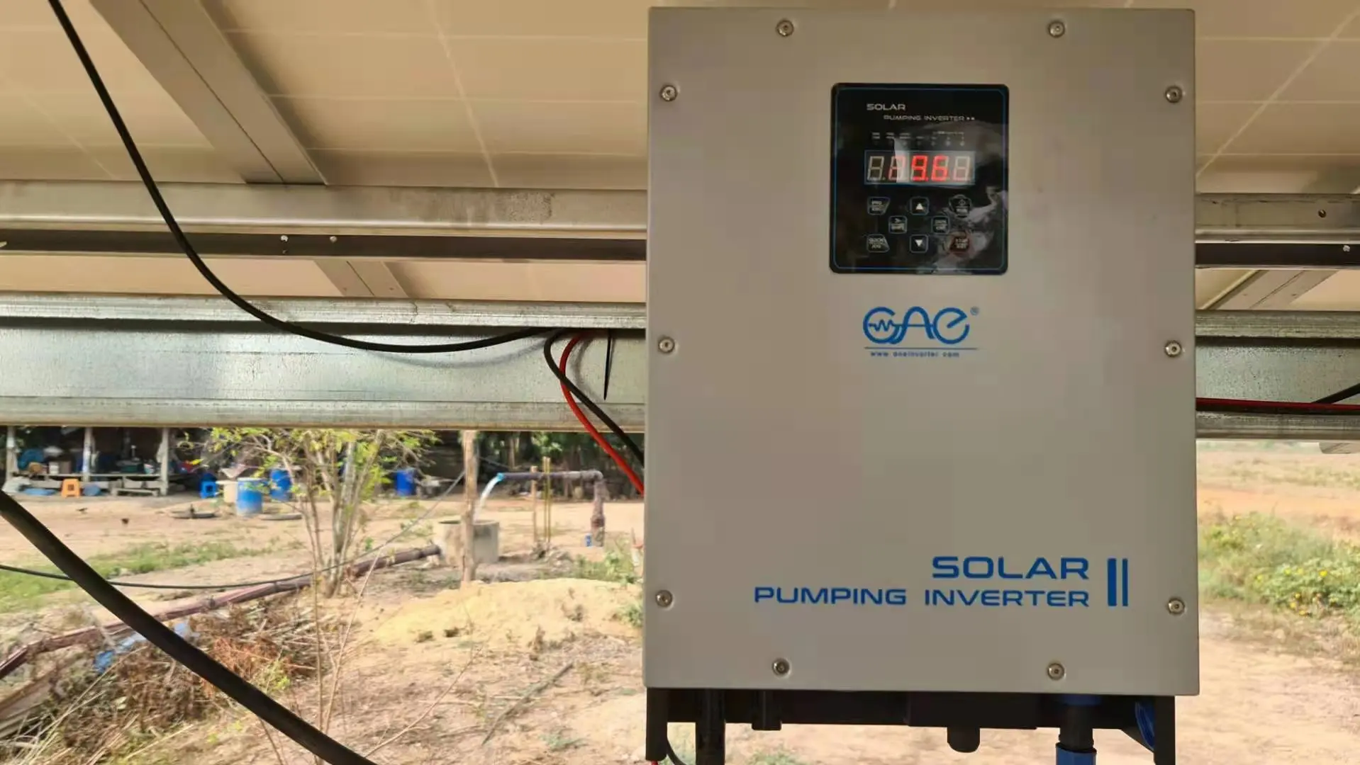 Заводская поставка 2.2kw IP65 водонепроницаемый водяной насос инвертор 1PH 3PH для системы полива