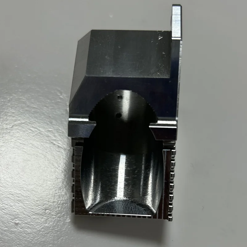 OEM Custom нержавеющая сталь CNC обрабатывающий центр детали блок сверления алюминиевых деталей