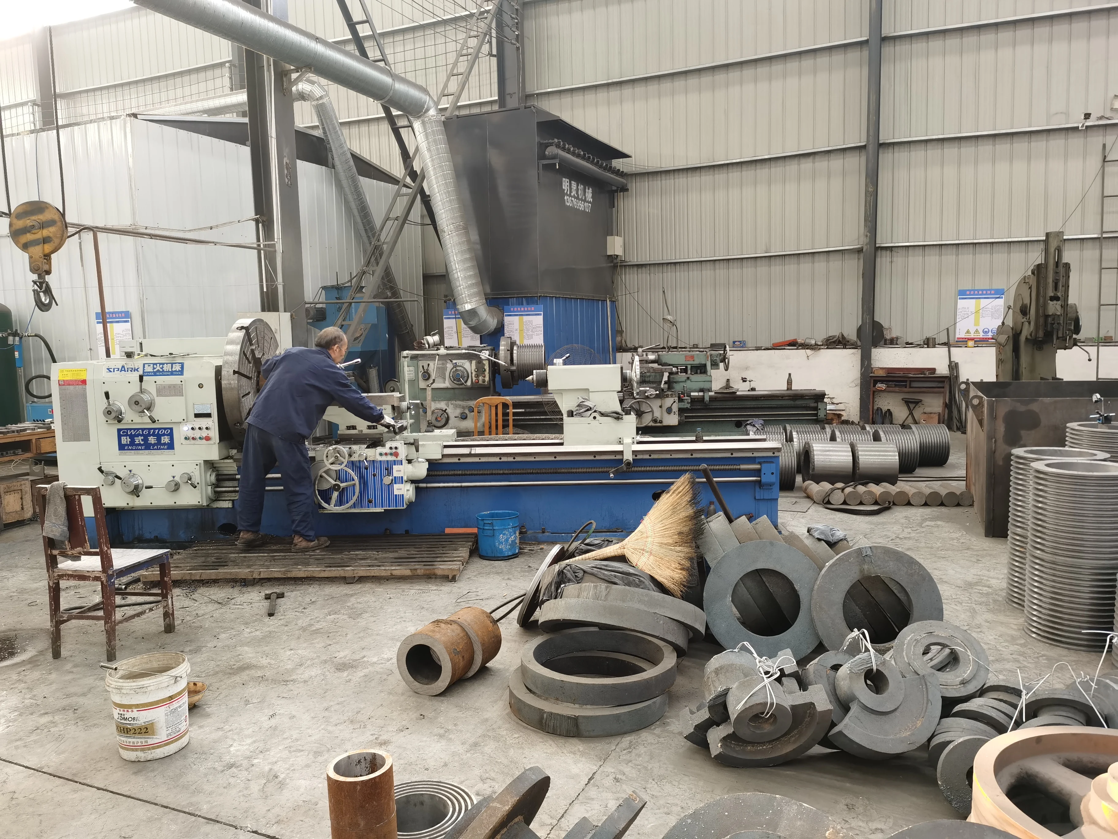 Mining Mineral Crushing Machine Multi Cylinder Hydraulic Cone Crusher for Gold, Copper, Iron