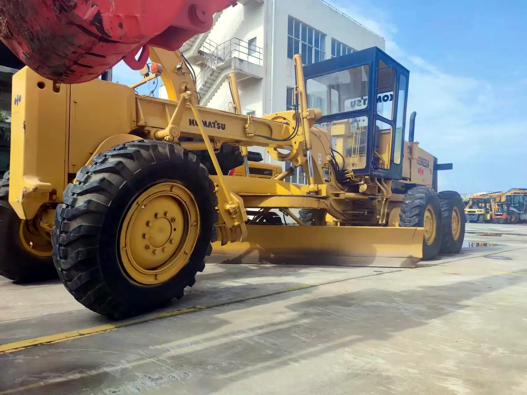 Japan made Komatsu GD825A motor grader road construction tractor, Komatsu GD825 road graders GD825A in China