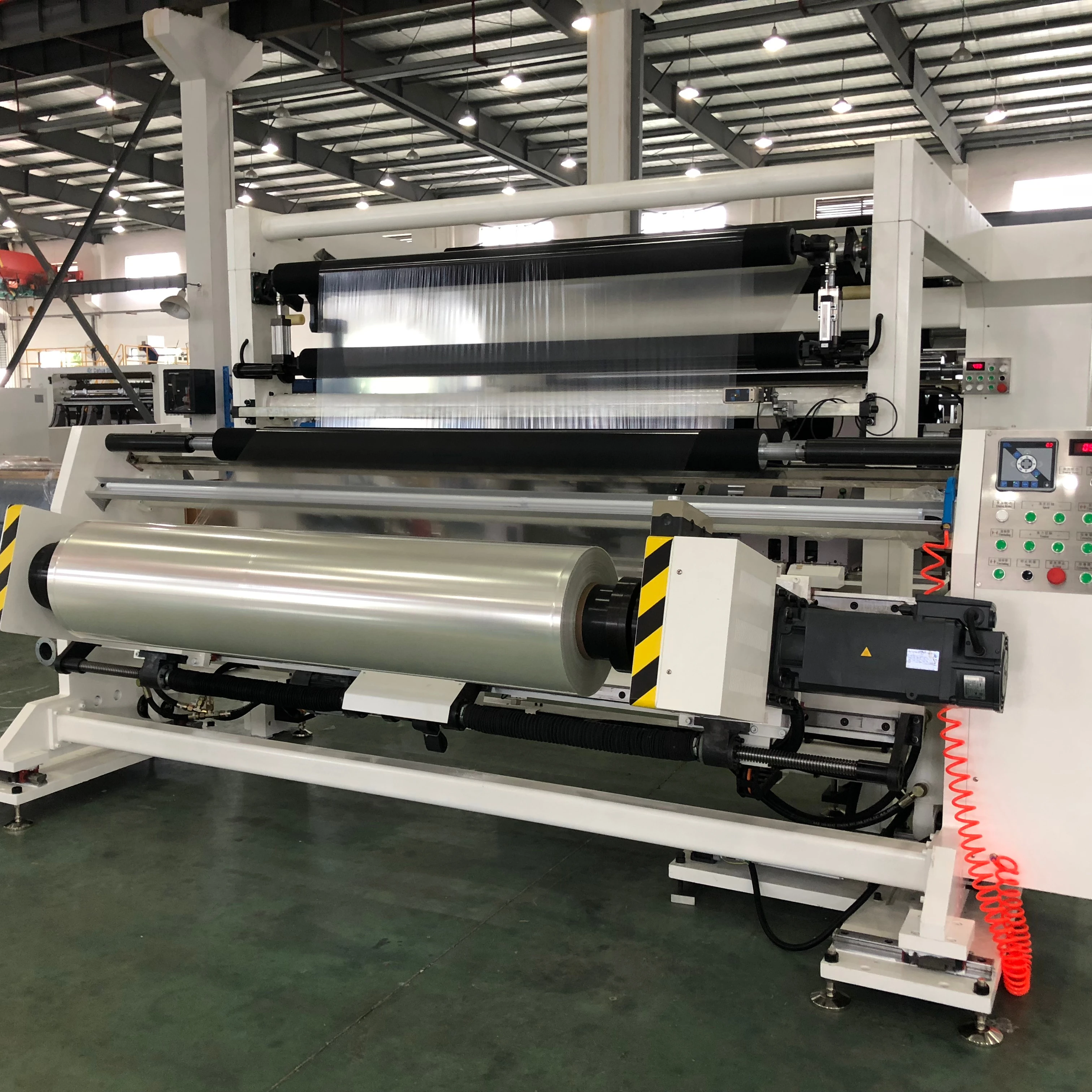 Высокоскоростной продольно-режущий станок с силиконовым покрытием