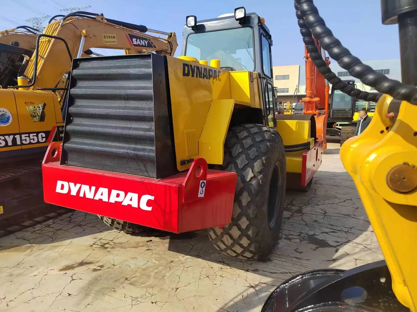 В наличии оригинальный 90% новый роликовый станок DYNAPAC CA251D в хорошем рабочем состоянии распродажа