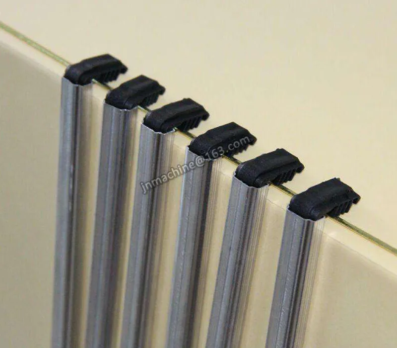 
Plastic corner joint for hollow glass fitting 